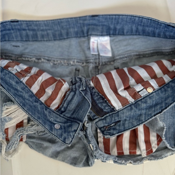 Like new fourth of July Distressed Jean shorts size 9. - Picture 7 of 7